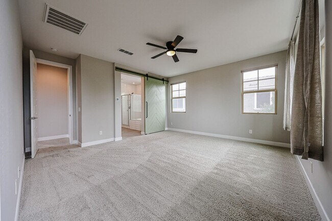 Building Photo - Move In Ready!stunning 3 bedroom, 2.5 bathroom home located in Phoenix!
