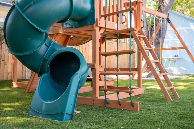 Building Photo - 84 21st Terrace SE