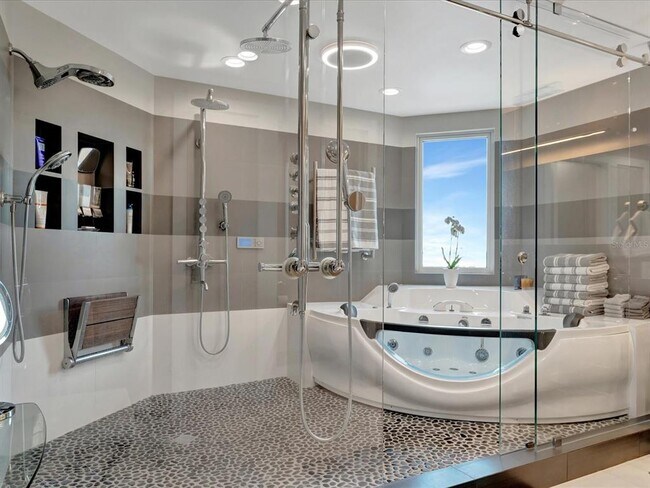 Building Photo - 555 5th Ave NE