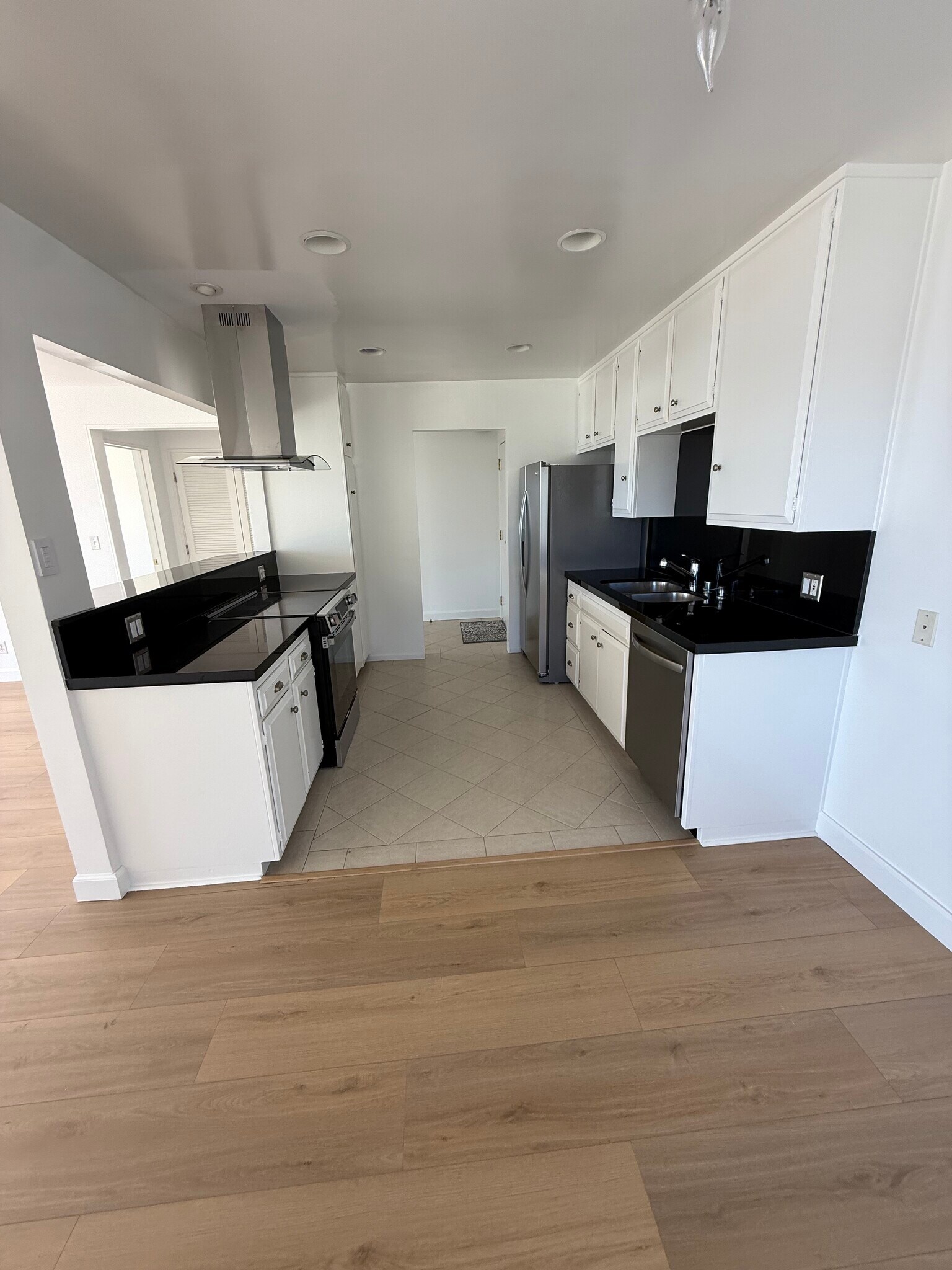 Building Photo - 18139 Coastline Dr