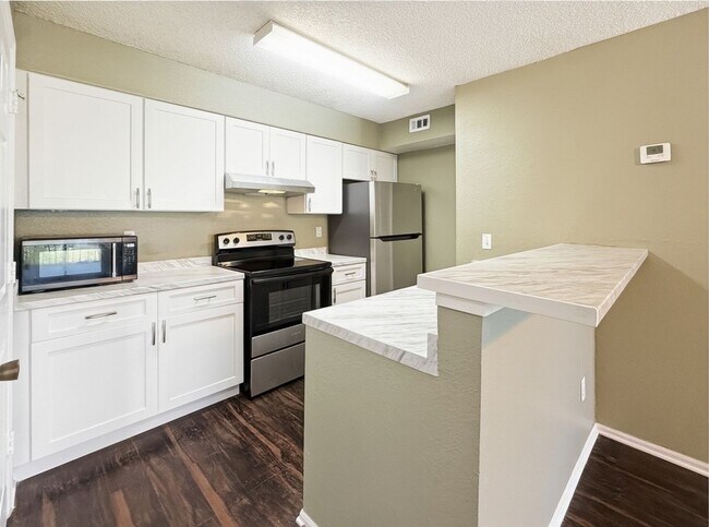 Building Photo - 2/2 Remodeled Condominium In Park Central, Millenia