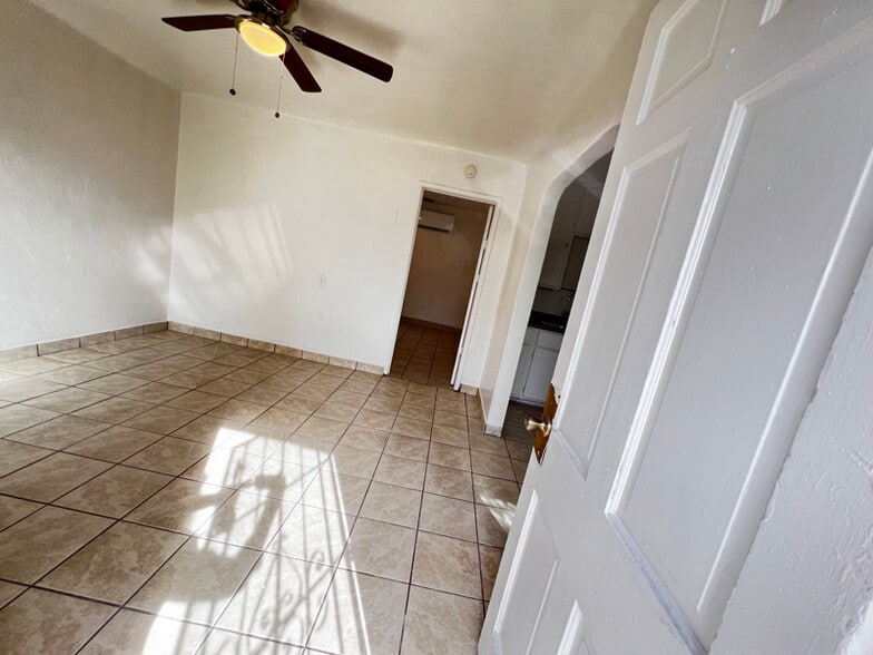 Primary Photo - 563 S 1st Ave