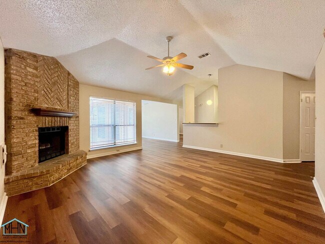 Building Photo - 1627 Firwick Dr