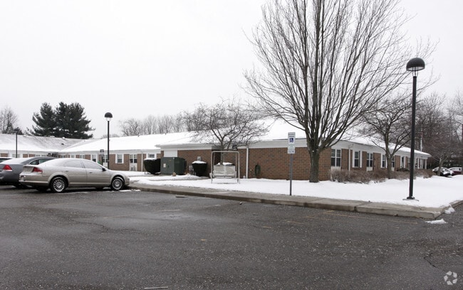 Building Photo - 1328 E Main St