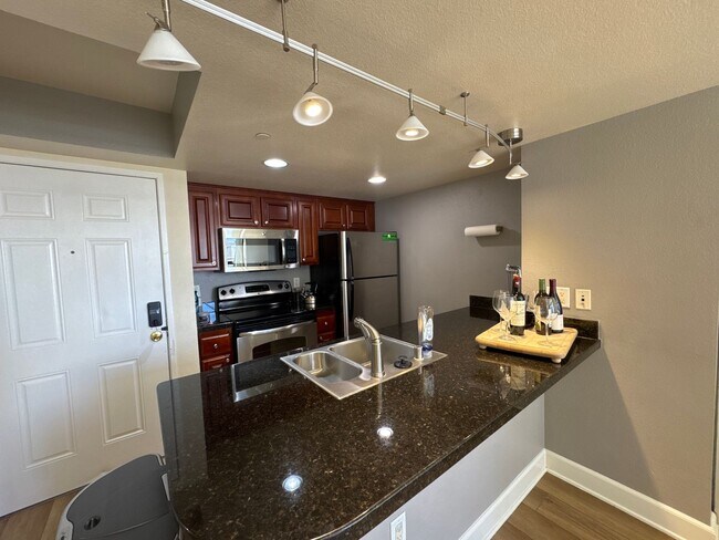 Building Photo - 1 Bed / 1 Bath at the Belvedere Towers - Available in July!