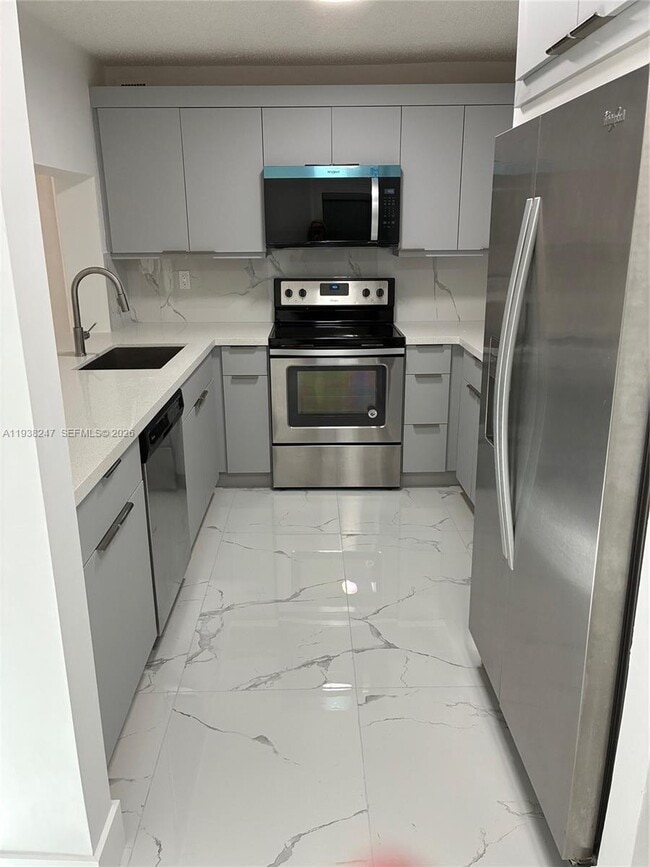 Building Photo - 9040 SW 125th Ave