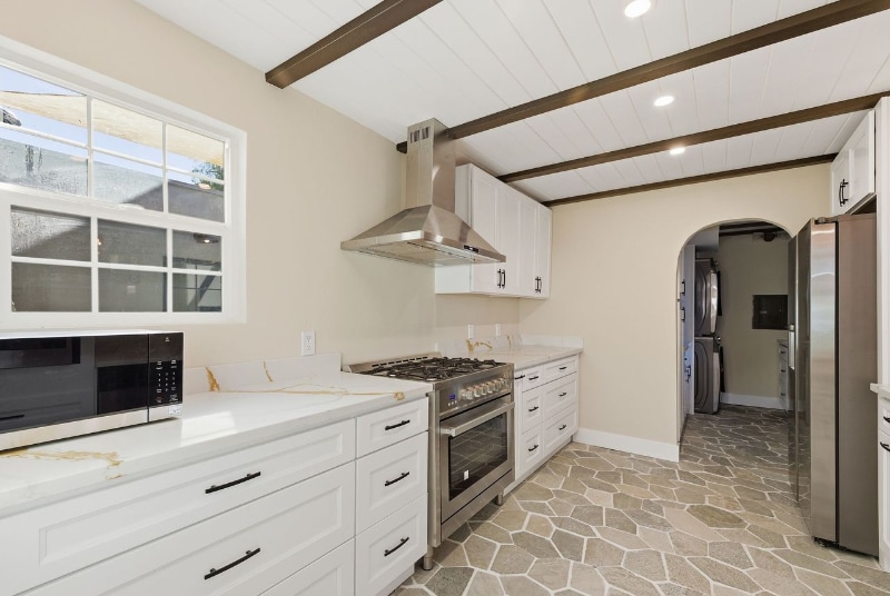 Building Photo - 3608 Wilshire Terrace