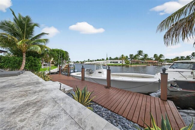 Building Photo - 160 SE 3rd Ct