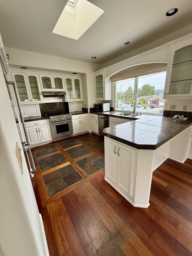 Building Photo - 143 Alamo Ave