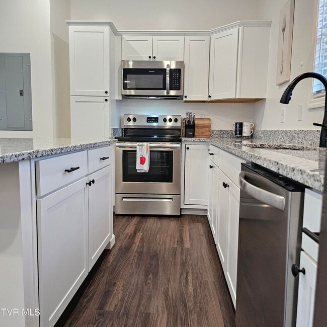 Building Photo - Modern 2-bedroom, 2 bathroom apartment convienent location