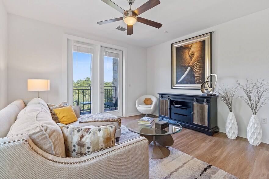 Building Photo - 1900 Barton Springs Rd