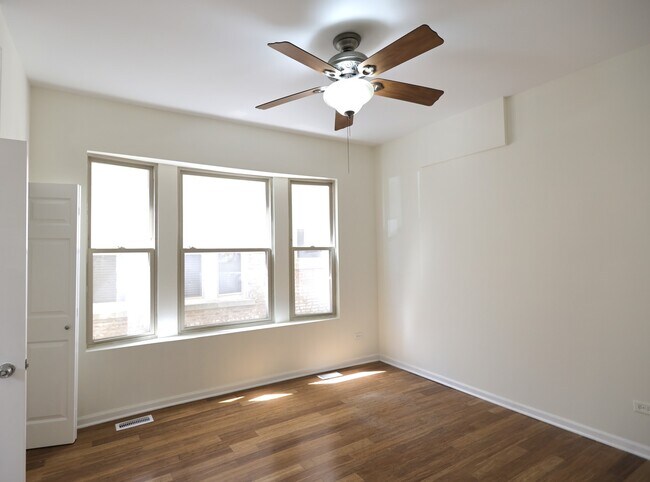 Building Photo - 1223 E 52nd St