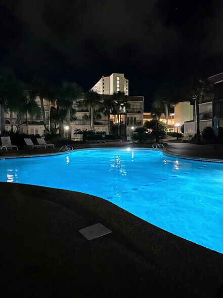 Building Photo - 2046 Beach Blvd