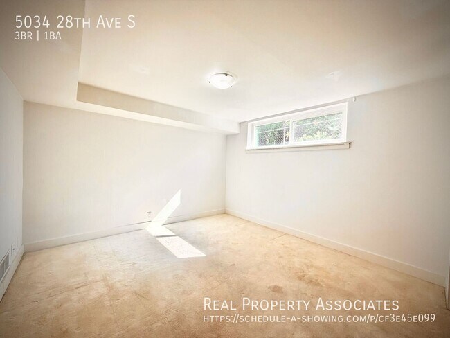 Building Photo - 5034 28th Ave S