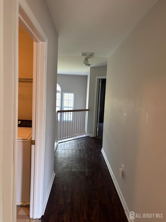 Building Photo - 131 Murray Dr