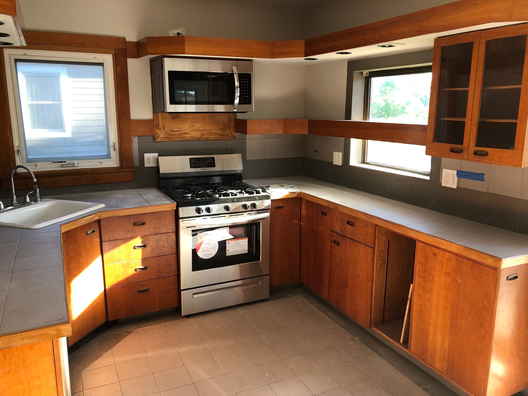 Kitchen - 4546 N Hermitage Ave