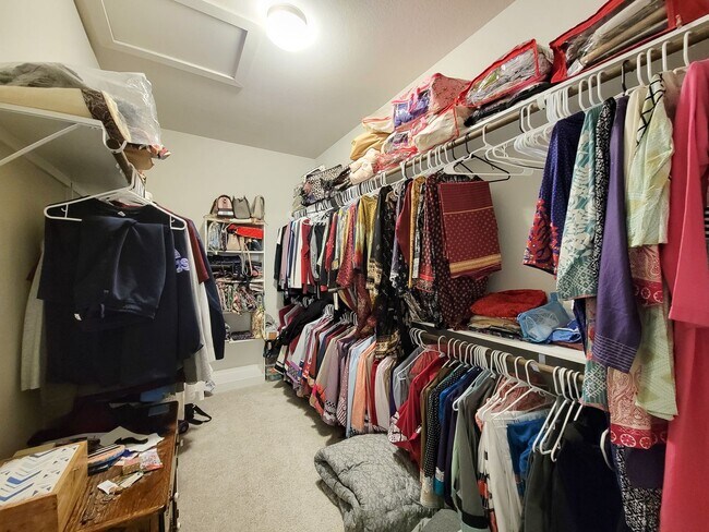 Building Photo - This stunning 2-year-old house with 4 beds, 3 baths, and an attached 2-car garage, it offers ampl...