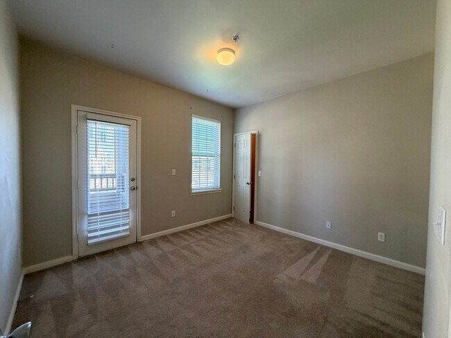 Building Photo - 12918 Ironstone Way