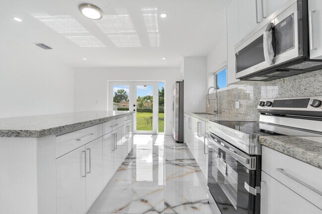 Building Photo - 16315 SW 107th Ave