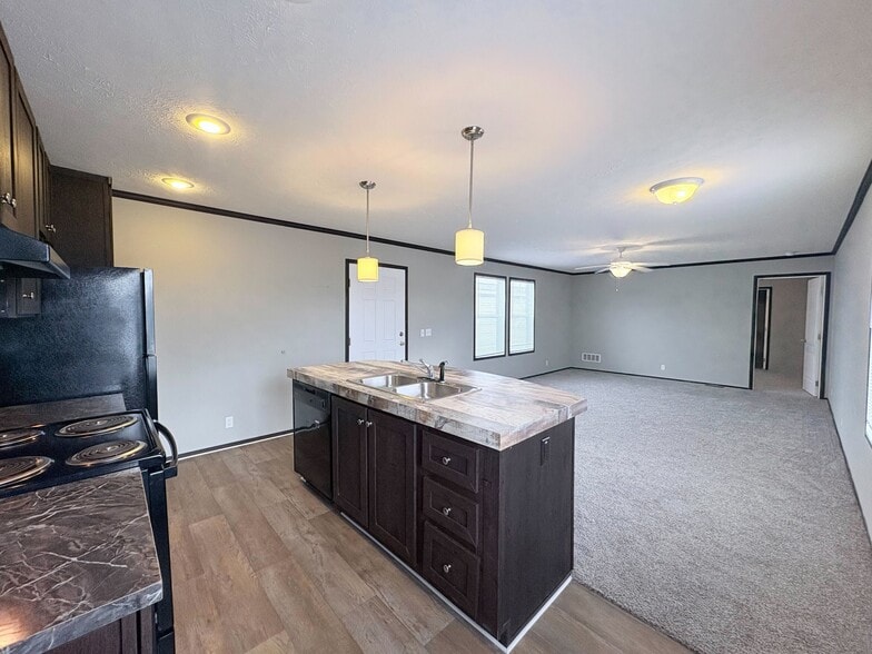 Building Photo - 10694 State Rte 762