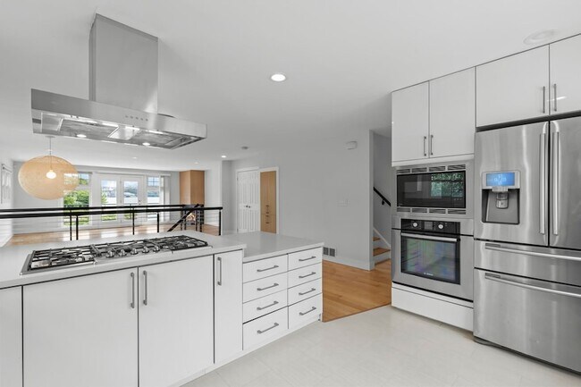 Building Photo - 6 Grand Cove Way