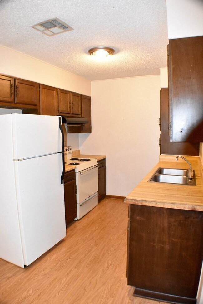 Building Photo - 214 Rials Dr