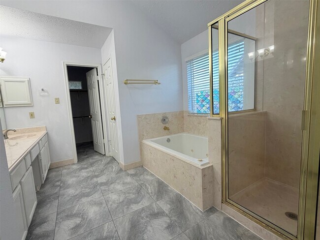 Building Photo - 2226 Mill Creek Dr