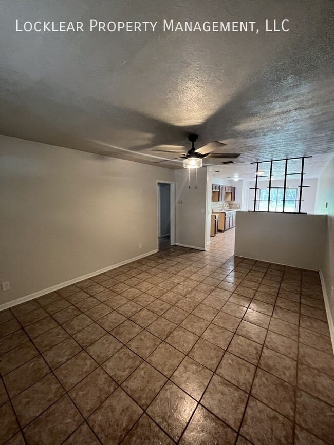 Building Photo - Free Month Rent if moved in by 2/14/2025!