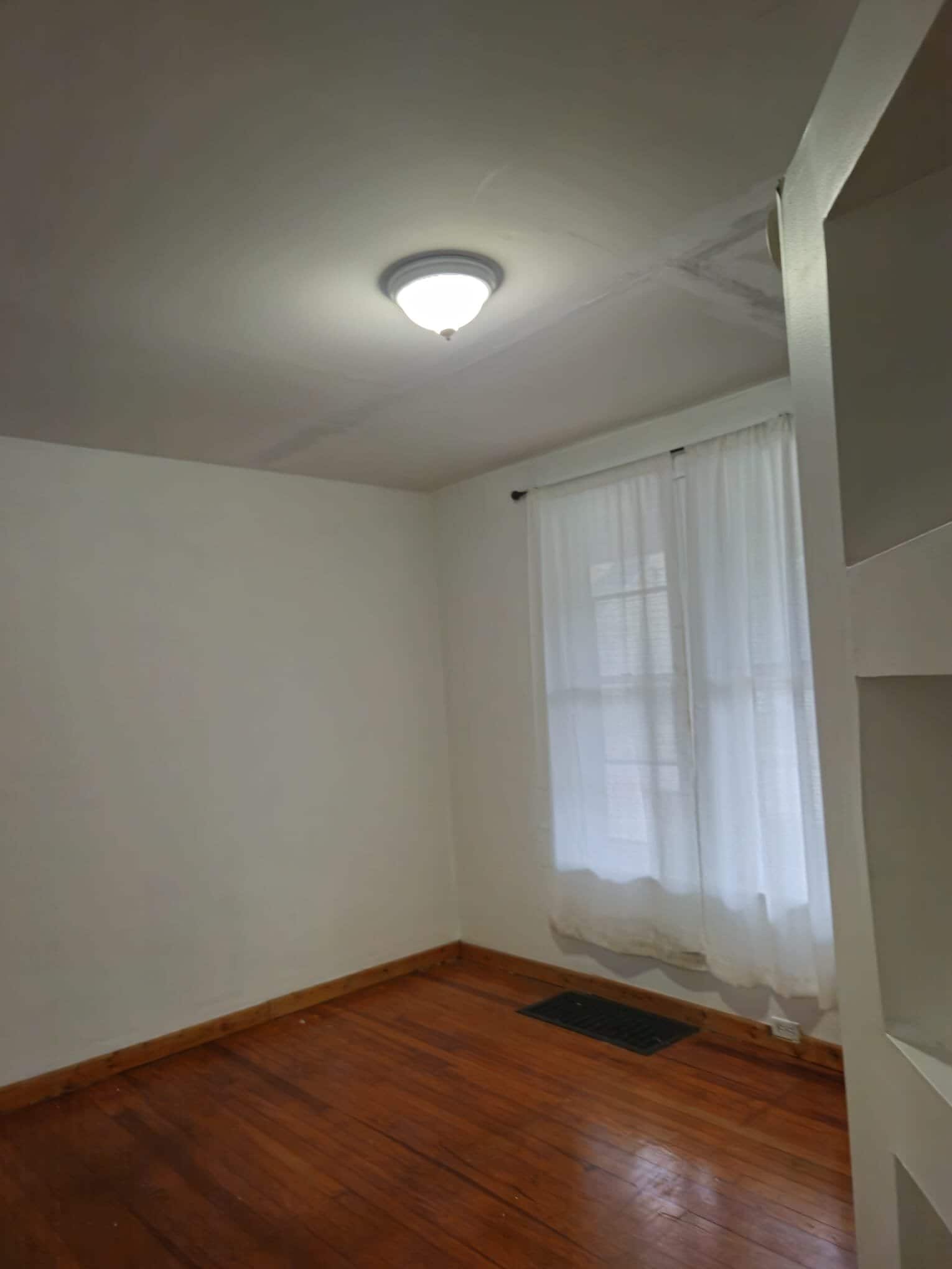 Building Photo - 3209 Saratoga Ave