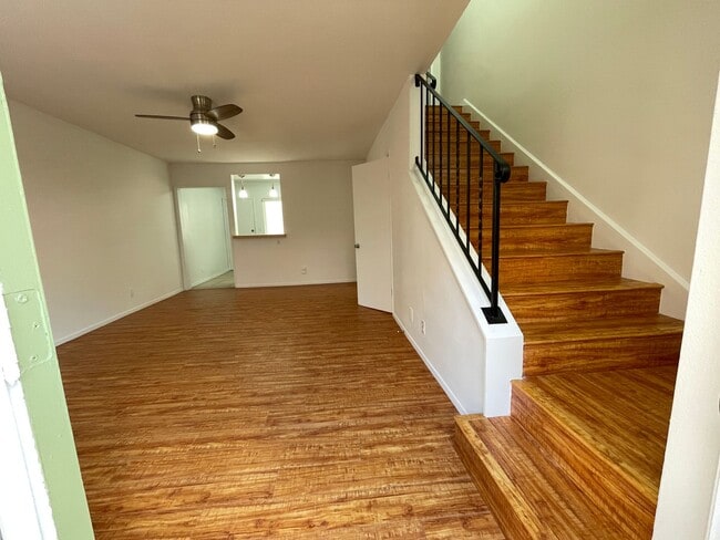 Interior Photo - 13952 Moorpark Ave