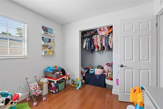 Building Photo - 5542 19th Ave N