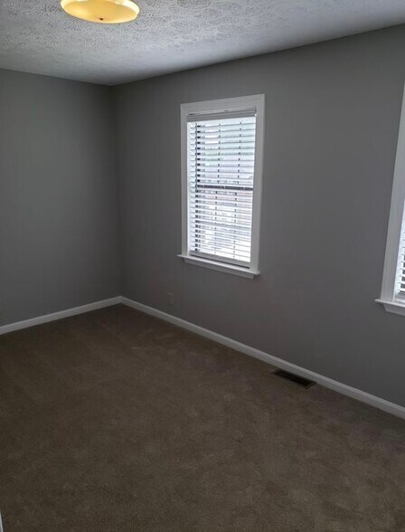 Building Photo - 445 Claircrest Dr