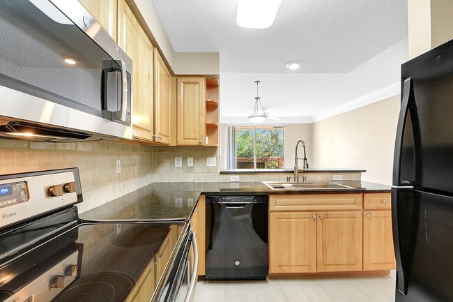 Building Photo - 2030 Alta Meadows Ln