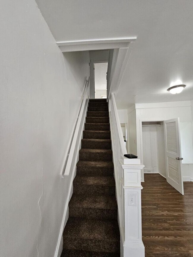 Building Photo - 3 bed 1 bath