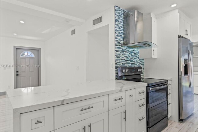 Building Photo - 7913 NW 72nd Ave