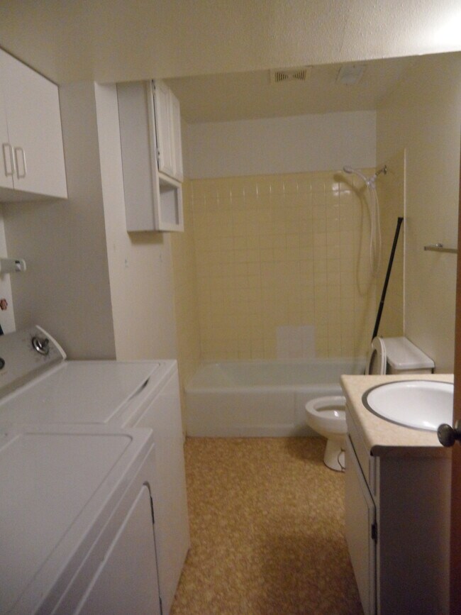 Building Photo - 1357 N 17th St