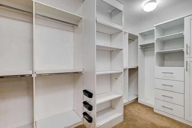 Building Photo - 4 Bedroom in North Las Vegas Near Aliante