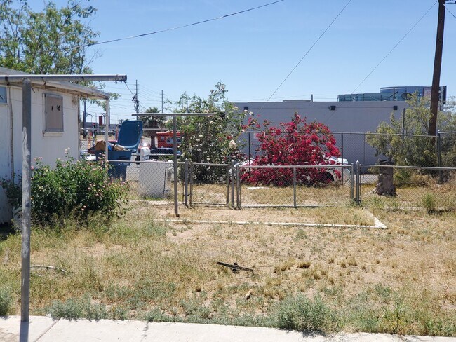 Building Photo - Move In Ready: Charming 3-Bed, 2-Bath Home in Camelback East - Available October 1, 2024!