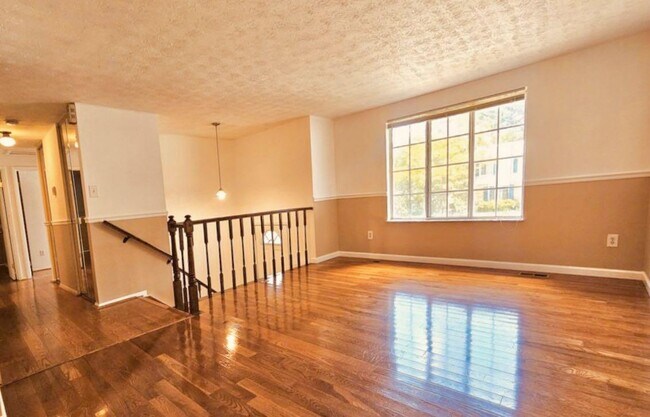 Building Photo - 8465 Summer Breeze Ln