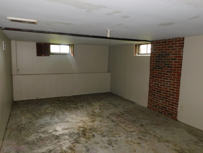 Building Photo - 901 Mahrenholz Ave