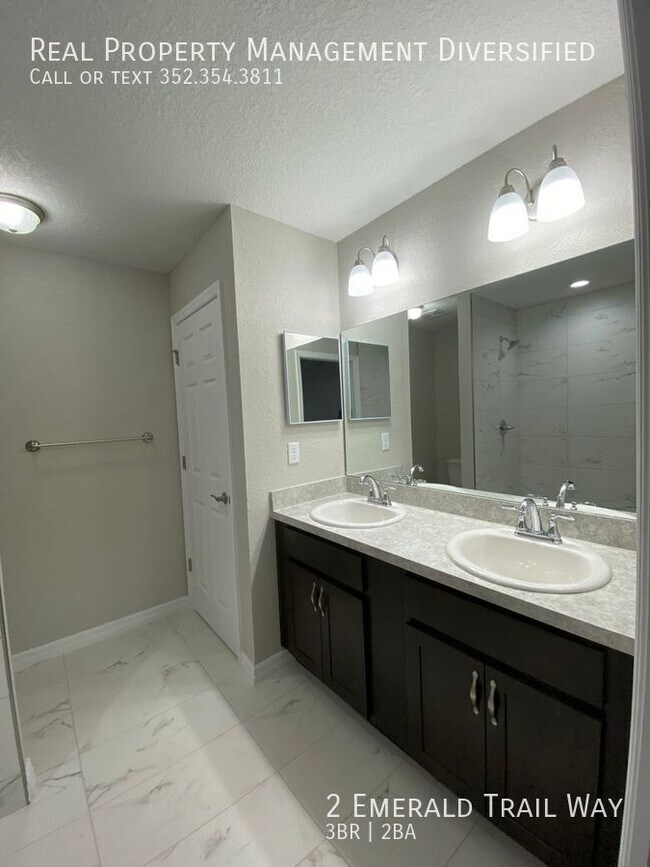 Building Photo - 2 Emerald Trail