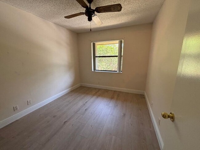 Building Photo - 2843 Carambola Cir N