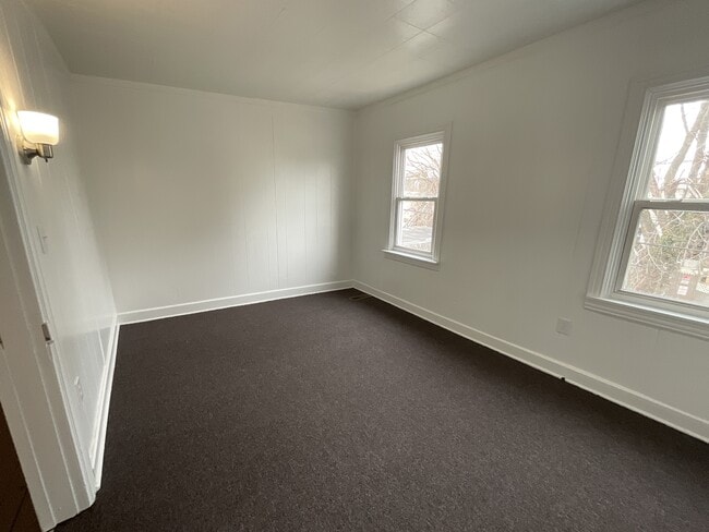 Building Photo - 724 Glen Pl