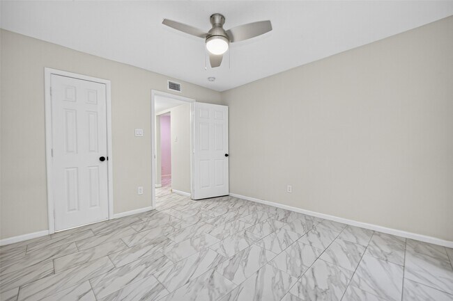 Building Photo - 5929 Queensloch Dr