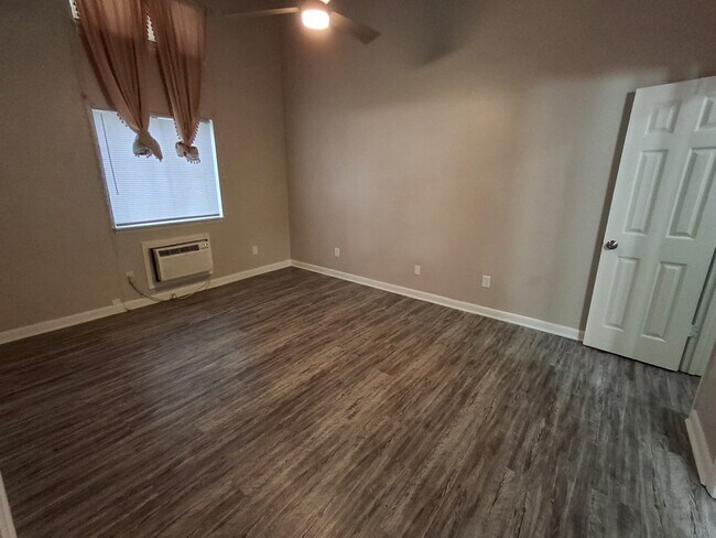 Building Photo - 3700 Squaw Valley Dr SW