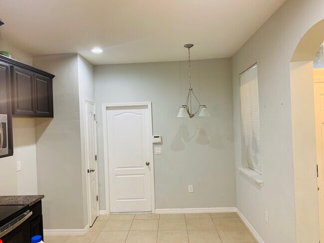 Building Photo - Brandon FL Townhouse
