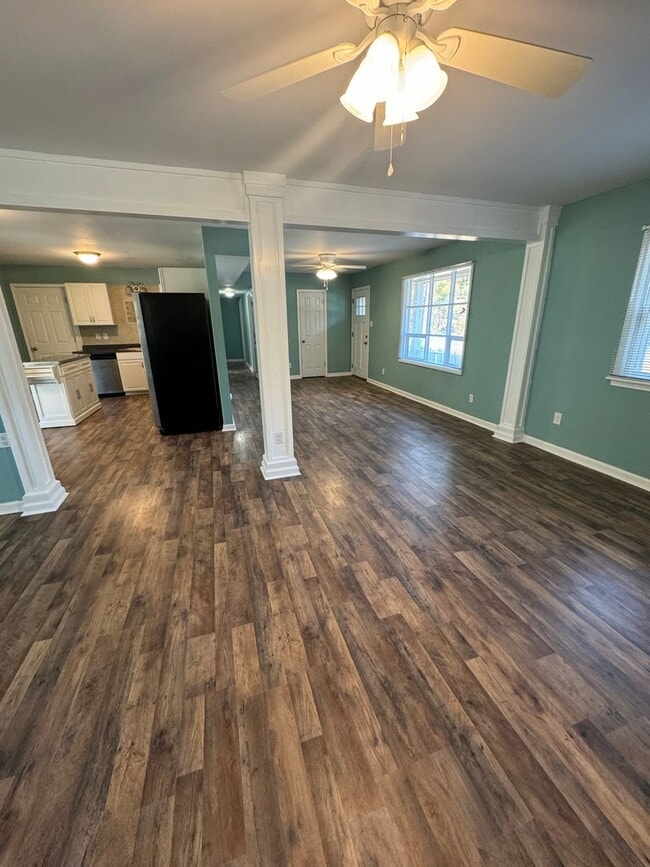 Building Photo - Beautiful Home in a quiet country setting