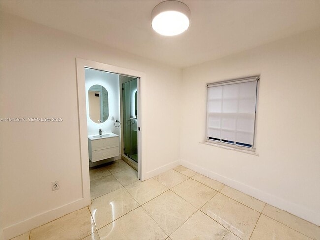 Building Photo - 5835 La Gorce Dr