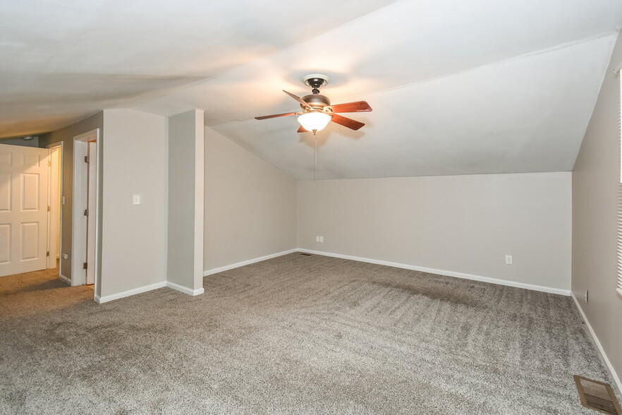 Building Photo - 3332 Chesterfield Ct