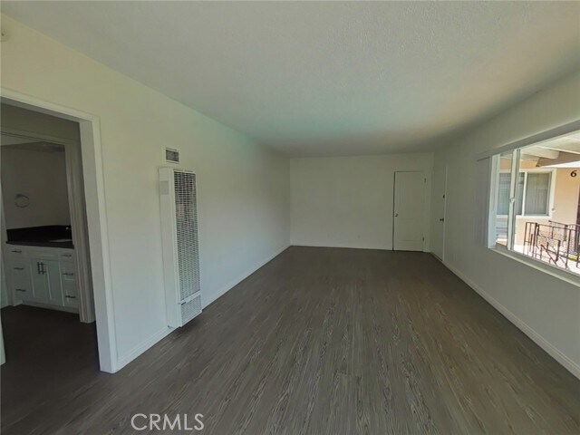 Building Photo - 5840 Hazeltine Ave
